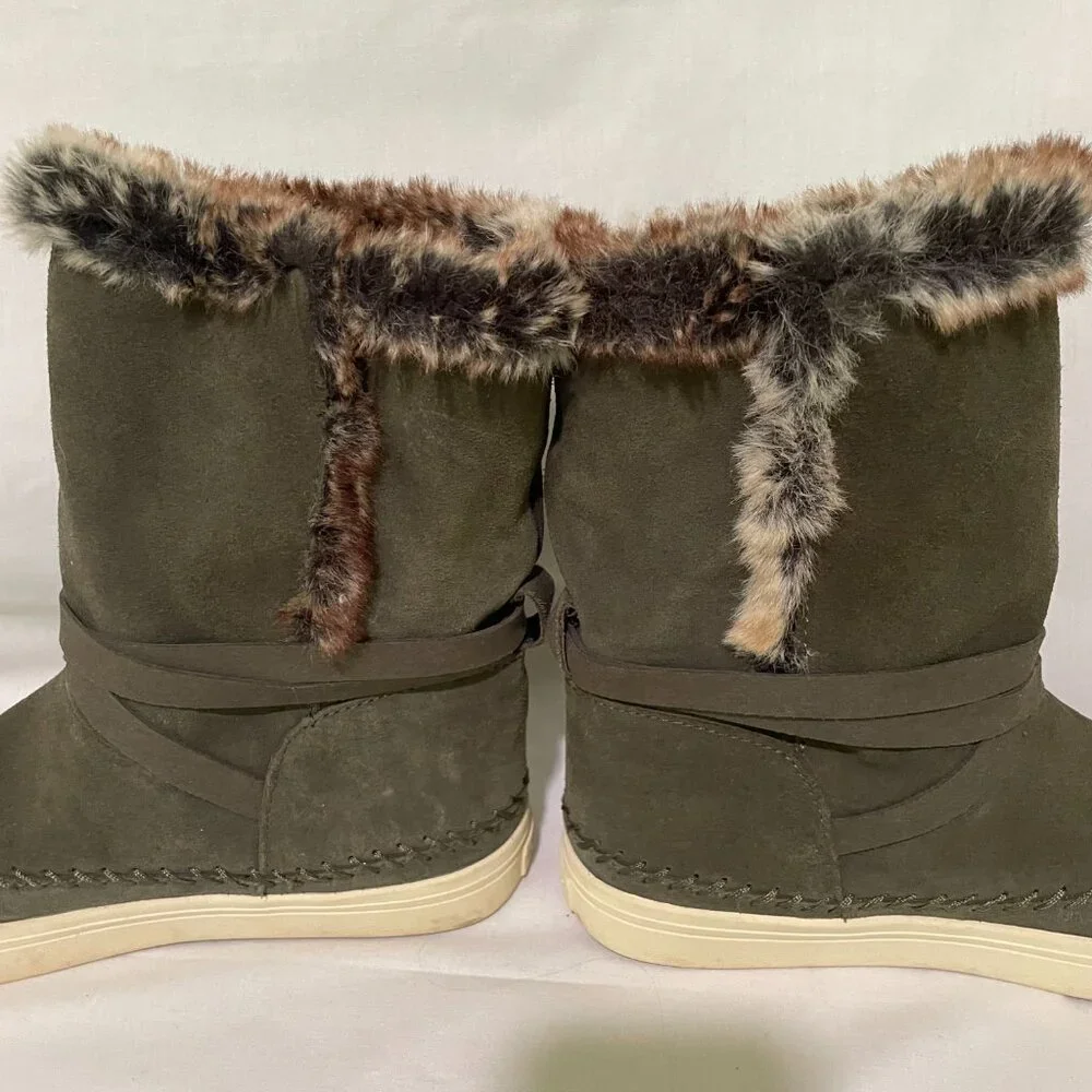 Toms Women’s Olive Green Leather Faux Fur Lined Boots Size 7